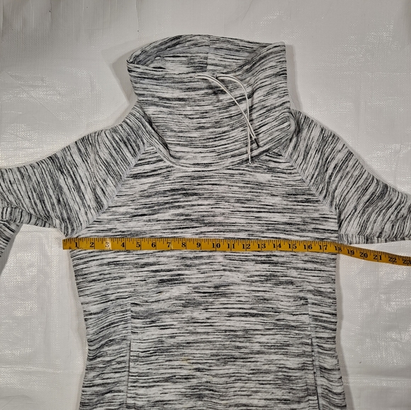 Marmot Grey And White Annie Quilted Pullover - Picture 4 of 9